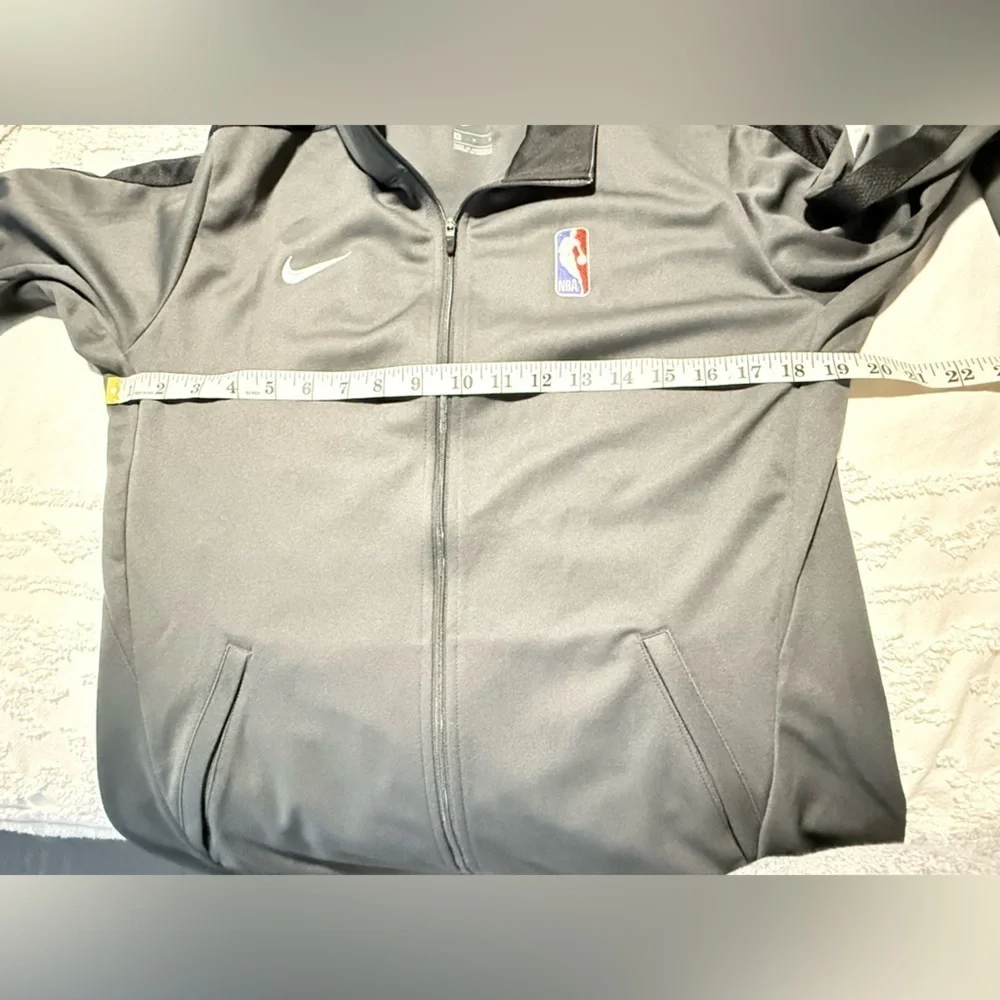 Nike sleek jacket